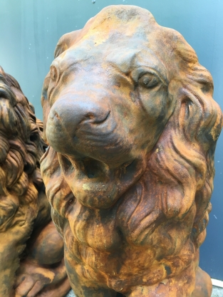 Set Large Sitting Lions - Gatekeepers - Solid Stone in Oxide